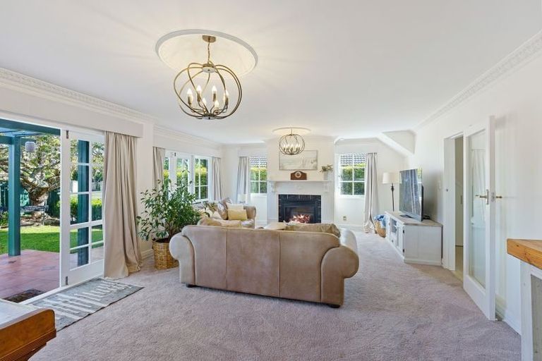 Photo of property in 10 Nimmo Avenue, Waikanae, 5036