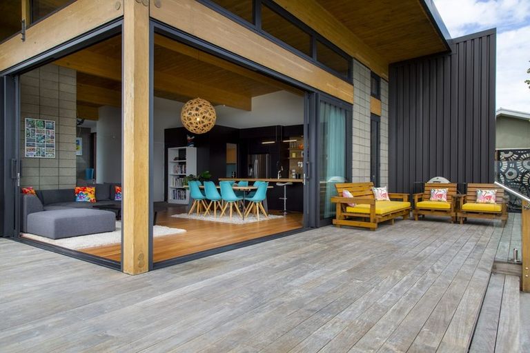 Photo of property in 16 Melandra Road, Stanmore Bay, Whangaparaoa, 0932