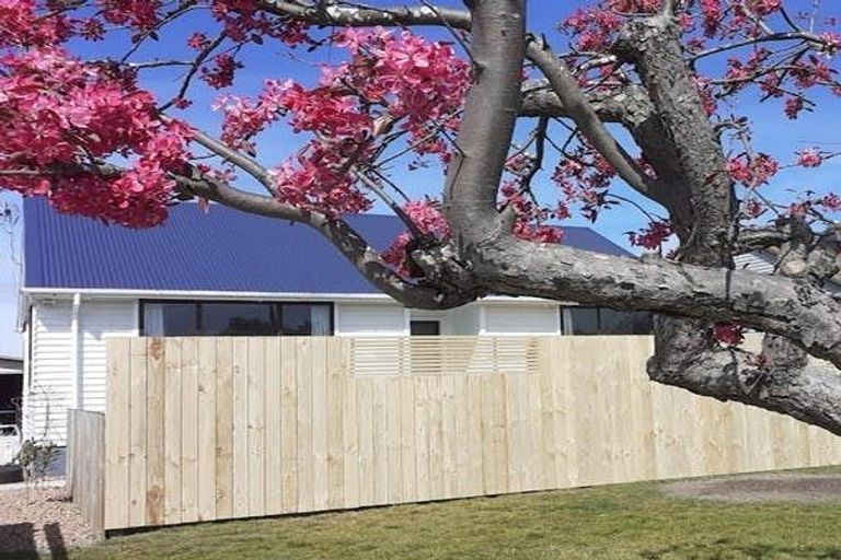 Photo of property in 19 Avro Crescent, Hornby, Christchurch, 8042