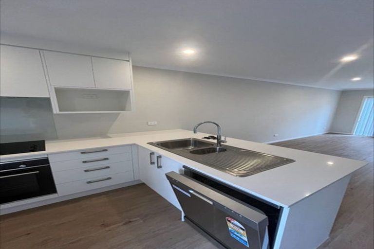 Photo of property in 32/125b Metcalfe Road, Ranui, Auckland, 0612