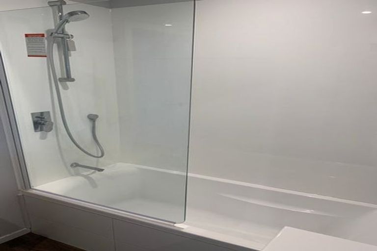 Photo of property in 3a Hillview Crescent, Paparangi, Wellington, 6037