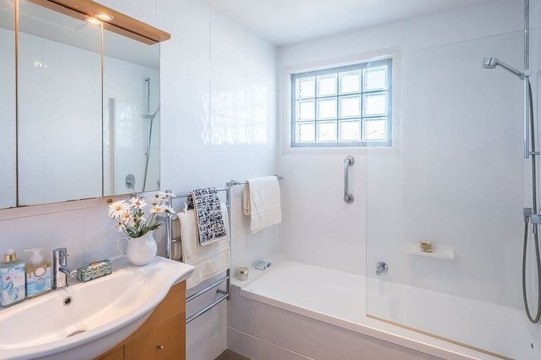 Photo of property in 4-u16 Seaview Road, Paraparaumu Beach, Paraparaumu, 5032