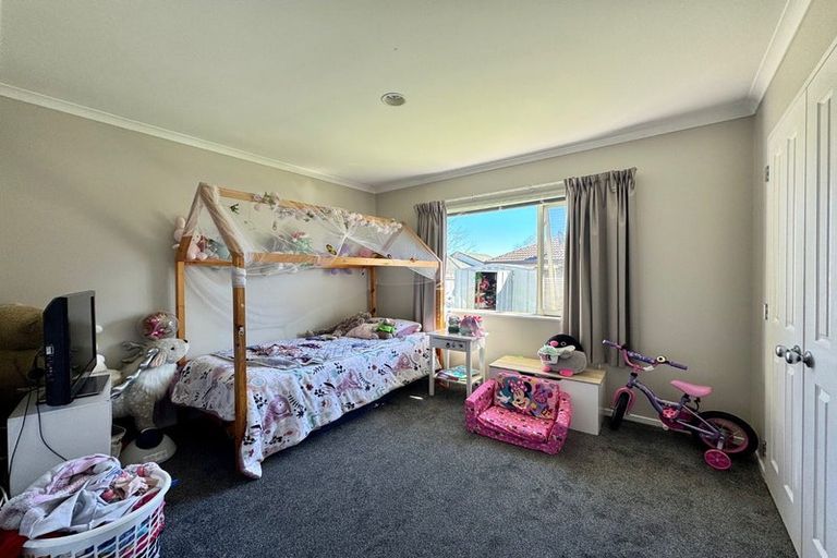 Photo of property in 12 Mellefont Close, East Tamaki Heights, Auckland, 2016