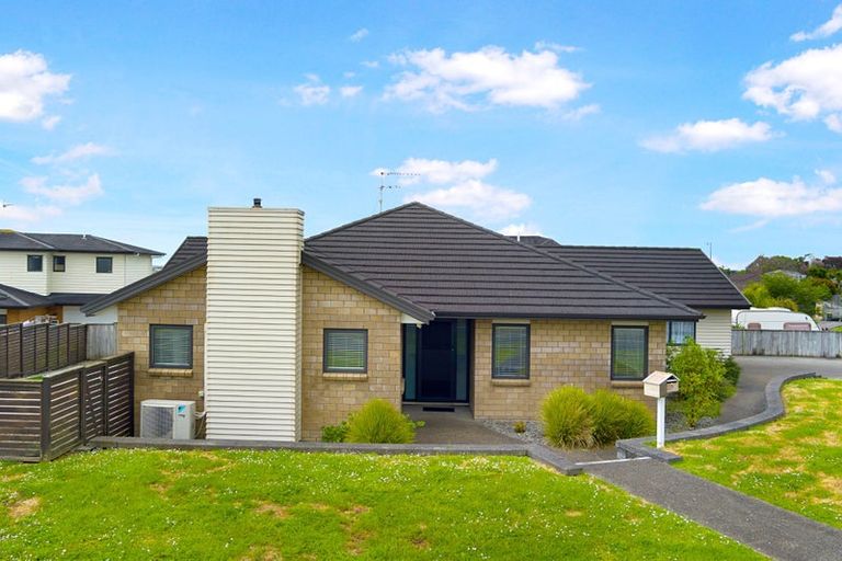 Photo of property in 5 Mcwhirters Farm Lane, Massey, Auckland, 0614