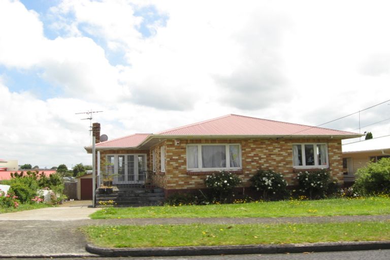 Photo of property in 15 Lawrie Avenue, Pukekohe, 2120