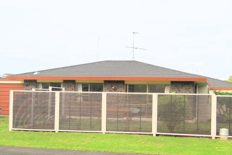 Photo of property in 1/23 Thorburn Avenue, Red Beach, 0932