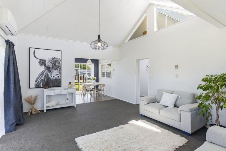 Photo of property in 2 Cypress Grove, Paraparaumu, 5032