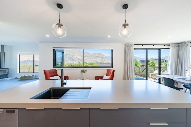 Photo of property in 6 Platinum Ridge, Wanaka, 9305