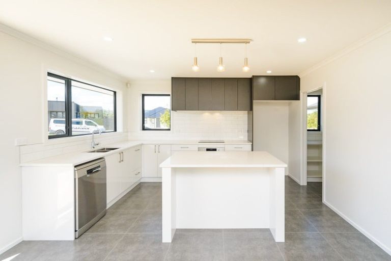 Photo of property in 1 Rangeview Drive, Kelvin Grove, Palmerston North, 4414