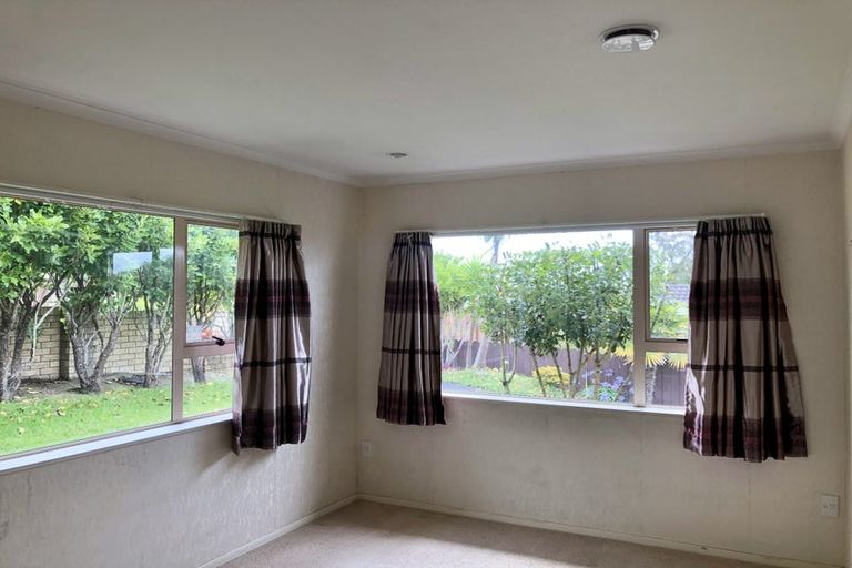 Photo of property in 80 Luckens Road, West Harbour, Auckland, 0618