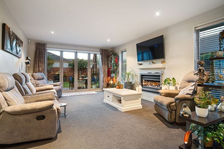 Photo of property in 15 Len Hale Place, Parklands, Christchurch, 8083