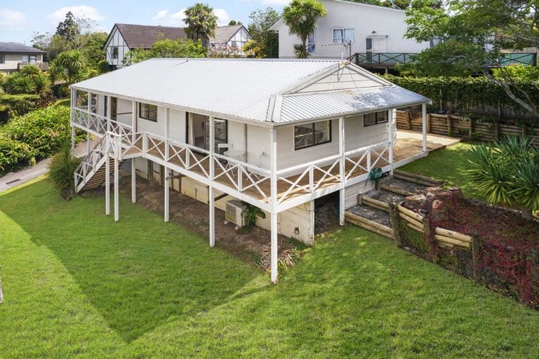 Photo of property in 1/32 Tree View Avenue, Glenfield, Auckland, 0629