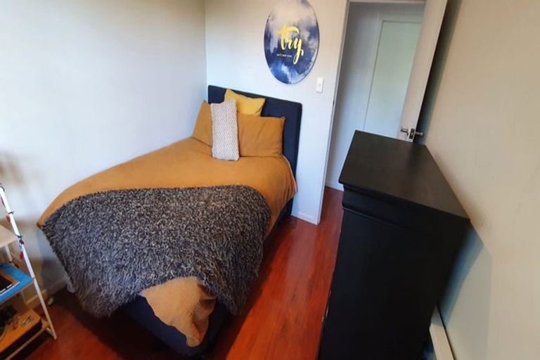 Photo of property in 2/34 Valley View Road, Glenfield, Auckland, 0629