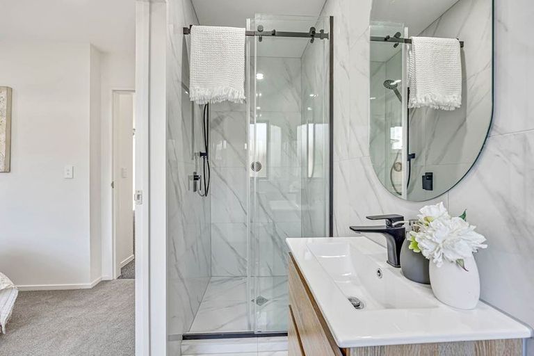 Photo of property in 27 Carole Crescent, Pakuranga, Auckland, 2010