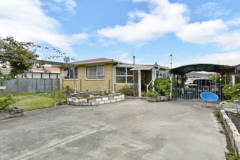 Photo of property in 40 Frensham Crescent, Woolston, Christchurch, 8062