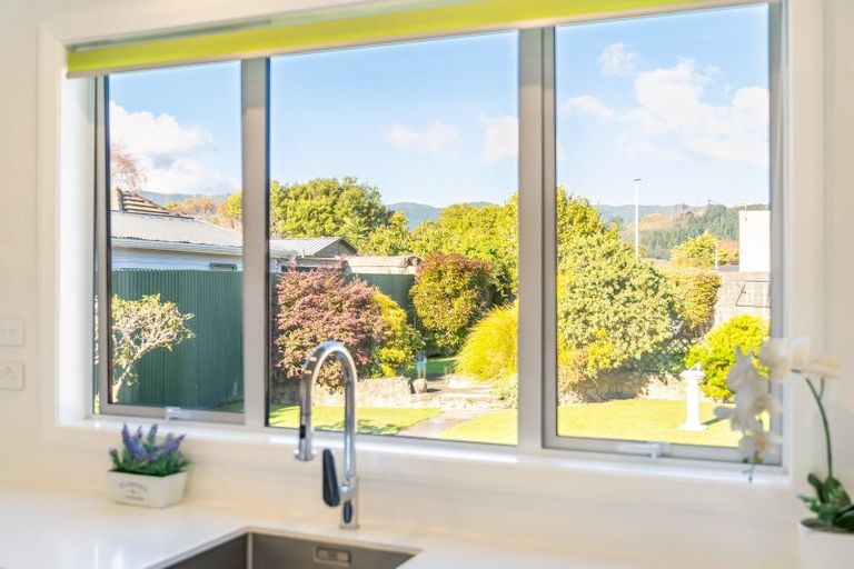 Photo of property in 6 Routley Crescent, Elderslea, Upper Hutt, 5018