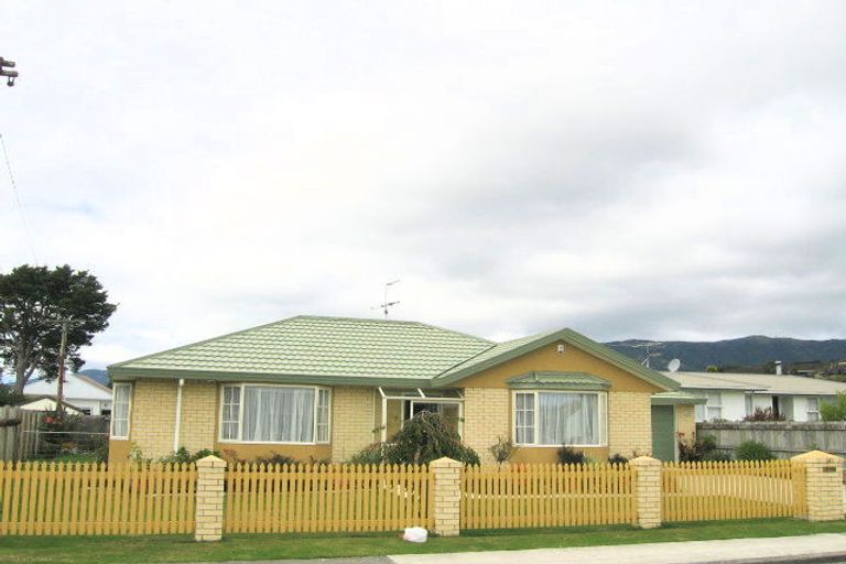 Photo of property in 40 Ebdentown Street, Ebdentown, Upper Hutt, 5018