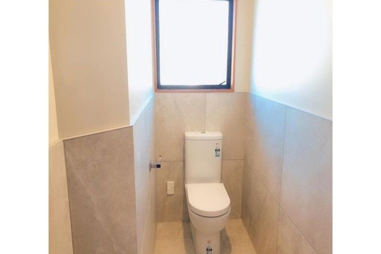 Photo of property in 1/9 Kiteroa Terrace, Rothesay Bay, Auckland, 0630