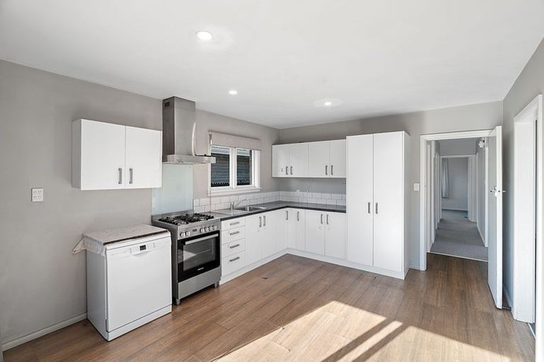 Photo of property in 2a Skerten Avenue, Hornby, Christchurch, 8042