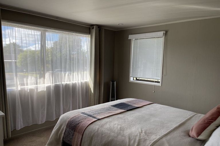 Photo of property in 10 Granville Drive, Massey, Auckland, 0614