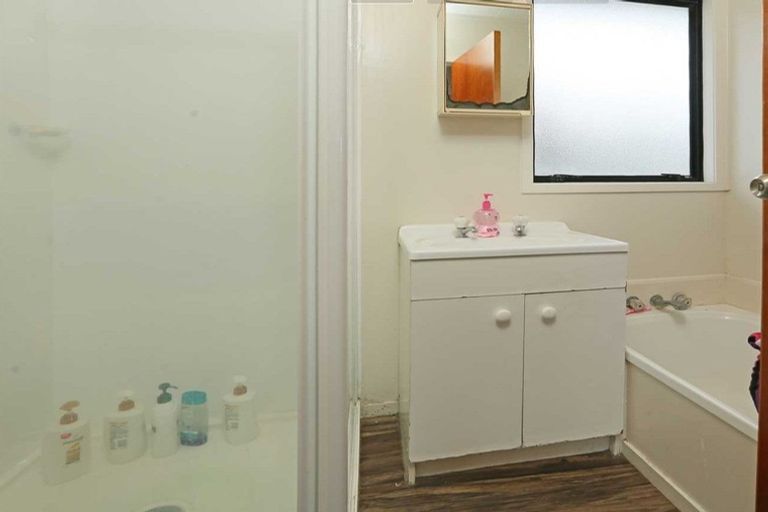 Photo of property in 4 Landsdale Place, Massey, Auckland, 0614