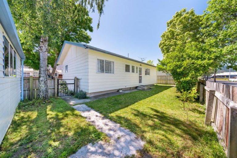 Photo of property in 614f2- Fergusson Drive, Trentham, Upper Hutt, 5018