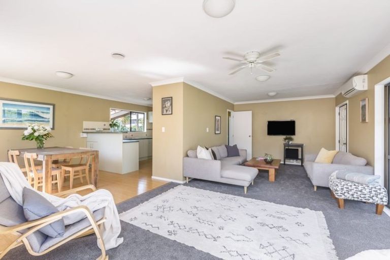 Photo of property in 72 Gloria Avenue, Te Atatu Peninsula, Auckland, 0610