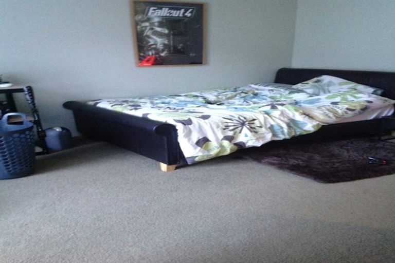 Photo of property in 36b Tamworth Crescent, Newlands, Wellington, 6037