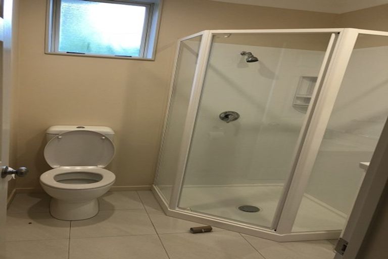 Photo of property in 16 Kokiri Street, Te Atatu South, Auckland, 0610