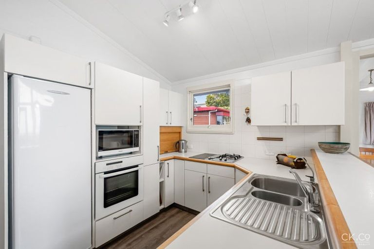 Photo of property in 224 Dowse Drive, Maungaraki, Lower Hutt, 5010