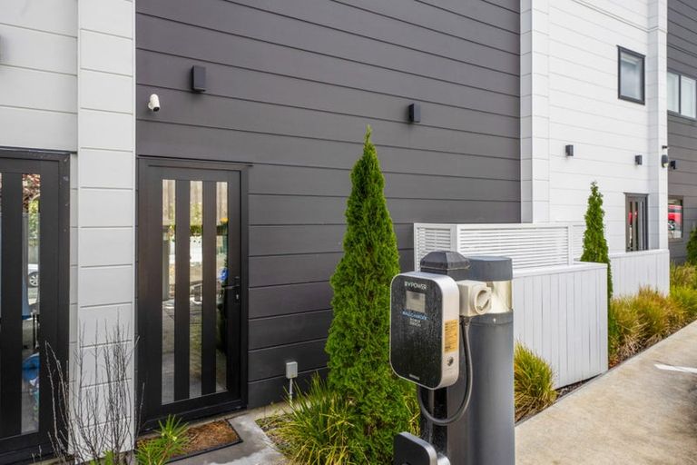 Photo of property in 3/2 Jadewynn Drive, Massey, Auckland, 0614