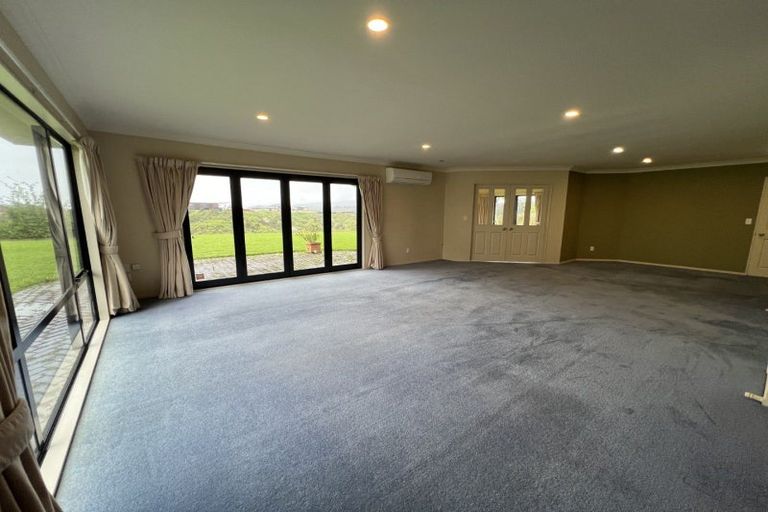 Photo of property in 35 Ruapehu Drive, Fitzherbert, Palmerston North, 4410