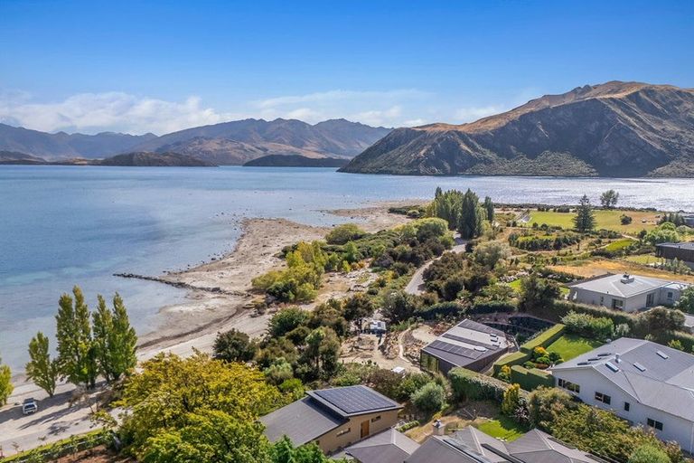 Photo of property in 337 Beacon Point Road, Wanaka, 9305