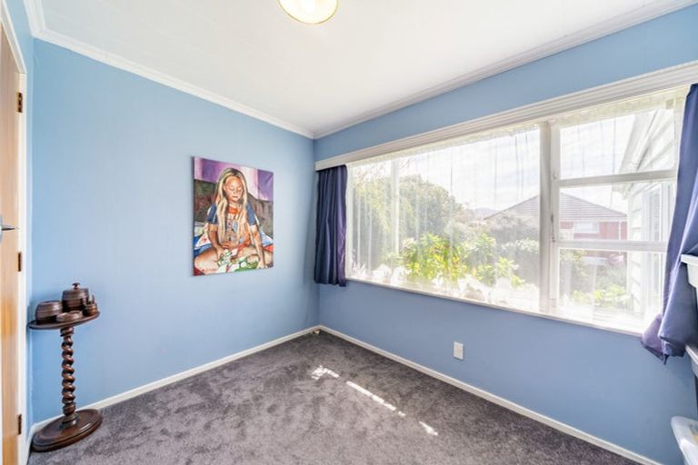 Photo of property in 13 Whites Line West, Woburn, Lower Hutt, 5010