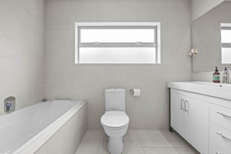 Photo of property in 114 Fairview Avenue, Fairview Heights, Auckland, 0632