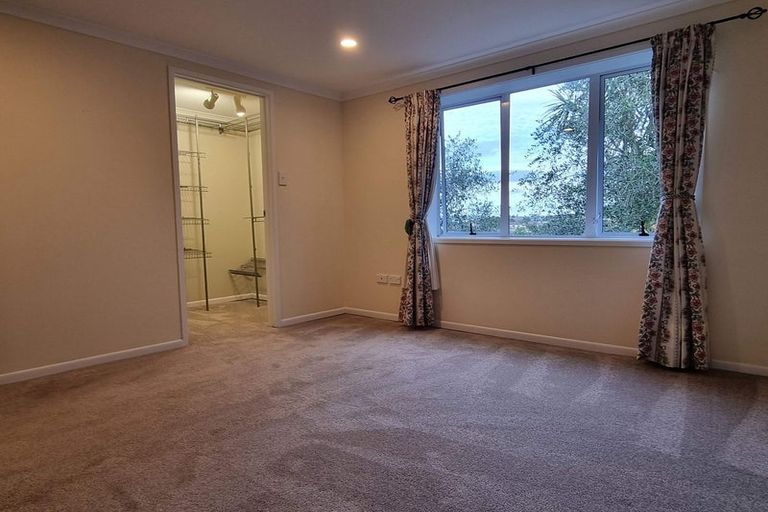 Photo of property in 28 Judkins Crescent, Cockle Bay, Auckland, 2014