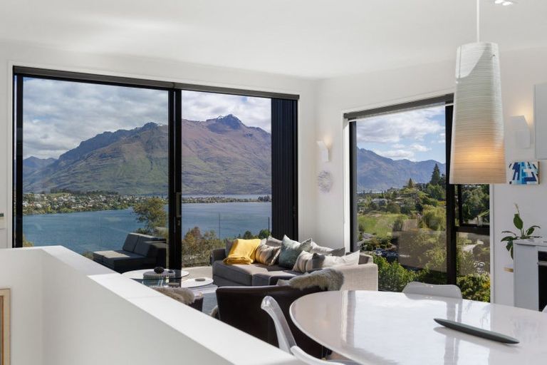 Photo of property in 16 Highlands Close, Queenstown, 9300
