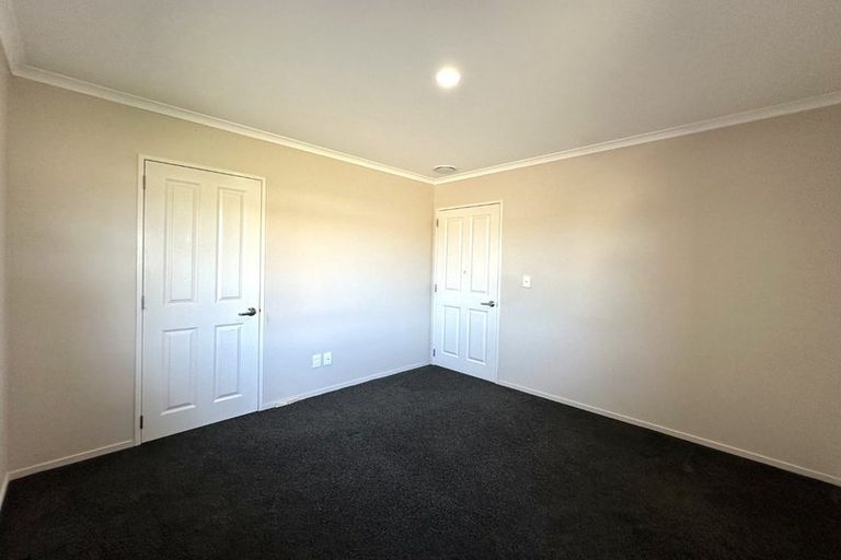 Photo of property in 9 Percy Kinsman Crescent, Riverstone Terraces, Upper Hutt, 5018