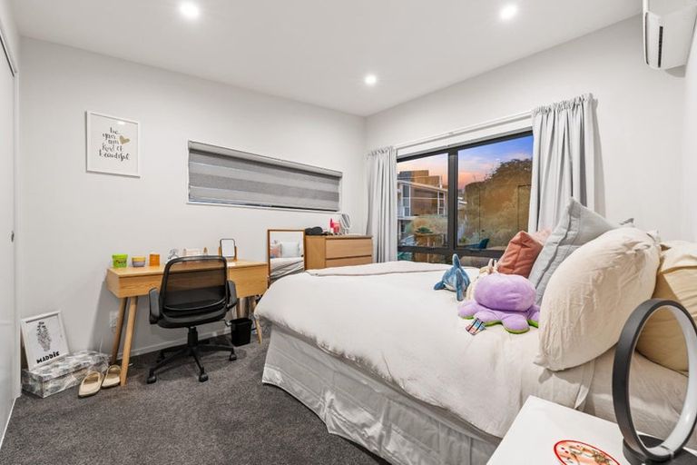 Photo of property in 17a Constable Lane, West Harbour, Auckland, 0618