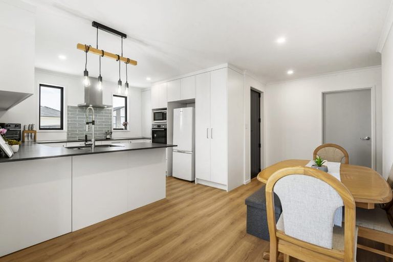 Photo of property in 17 Omahuru Road, Glenbrook, 2681