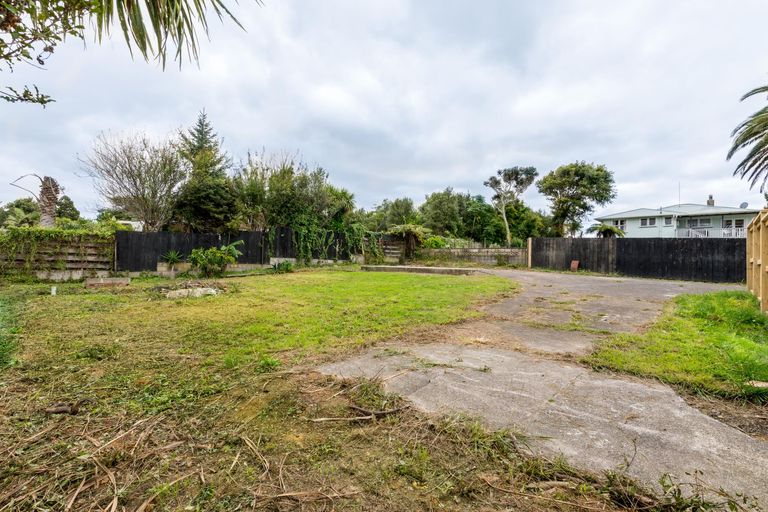 Photo of property in 3a Crompton Road, Massey, Auckland, 0614