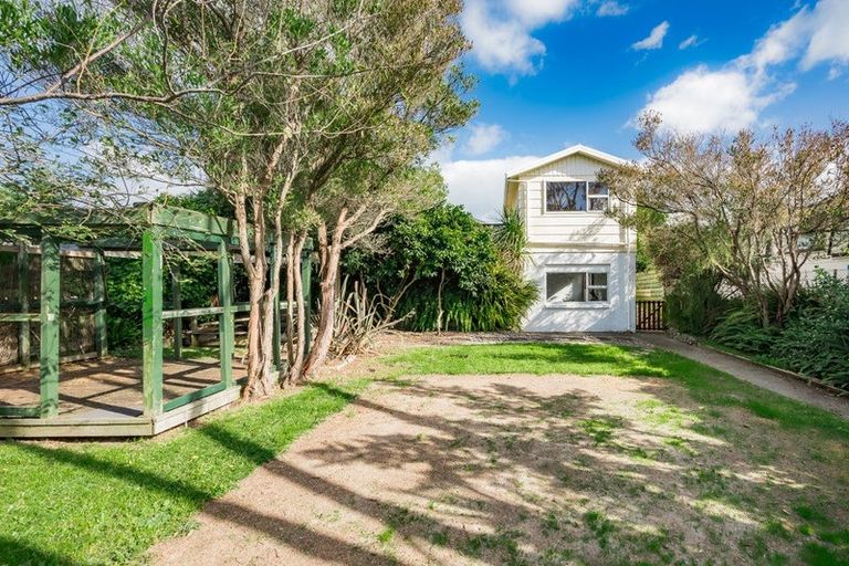 Photo of property in 21 Chums Road, Paraparaumu Beach, Paraparaumu, 5032
