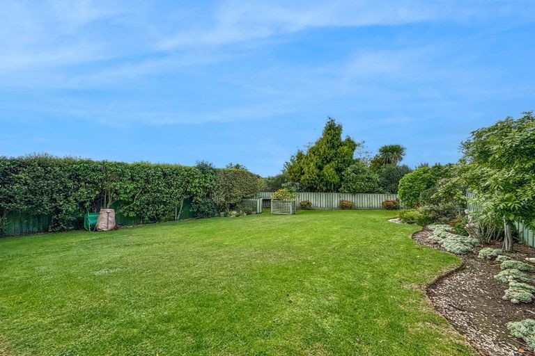Photo of property in 107 Bleakhouse Road, Mellons Bay, Auckland, 2014