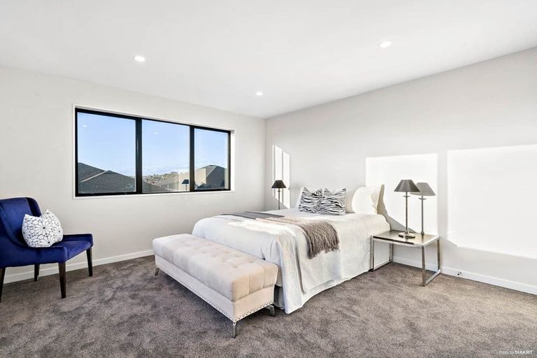 Photo of property in 4 Cloonlyon Drive, Flat Bush, Auckland, 2019
