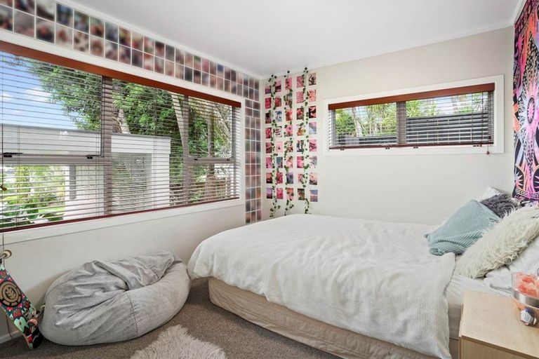 Photo of property in 16 Regal Place, Forrest Hill, Auckland, 0620