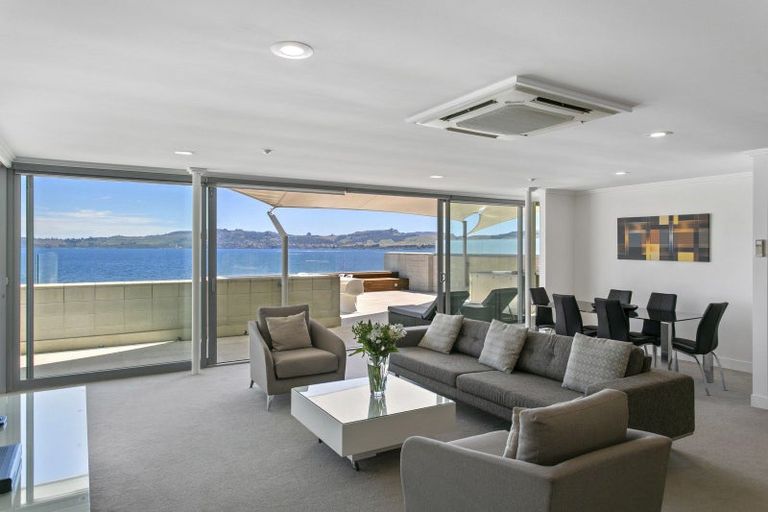 Photo of property in 225 Lake Terrace, Waipahihi, Taupo, 3330