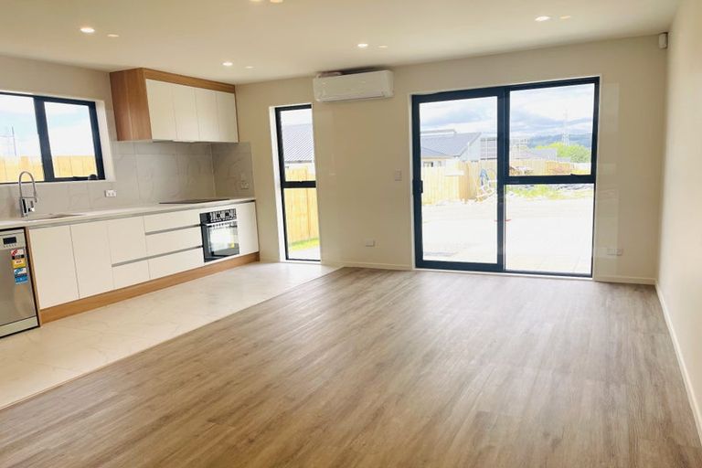 Photo of property in 20 Rorotu Avenue, Karaka, 2113