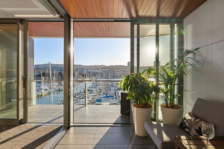 Photo of property in Clyde Quay Wharf, 3b/2 Clyde Quay Wharf, Te Aro, Wellington, 6011