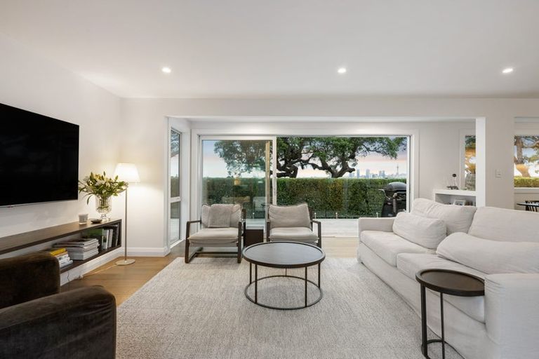 Photo of property in 21 Heath Avenue, Northcote, Auckland, 0627