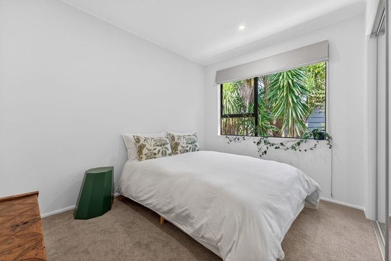 Photo of property in 2/31 Verran Road, Birkenhead, Auckland, 0626